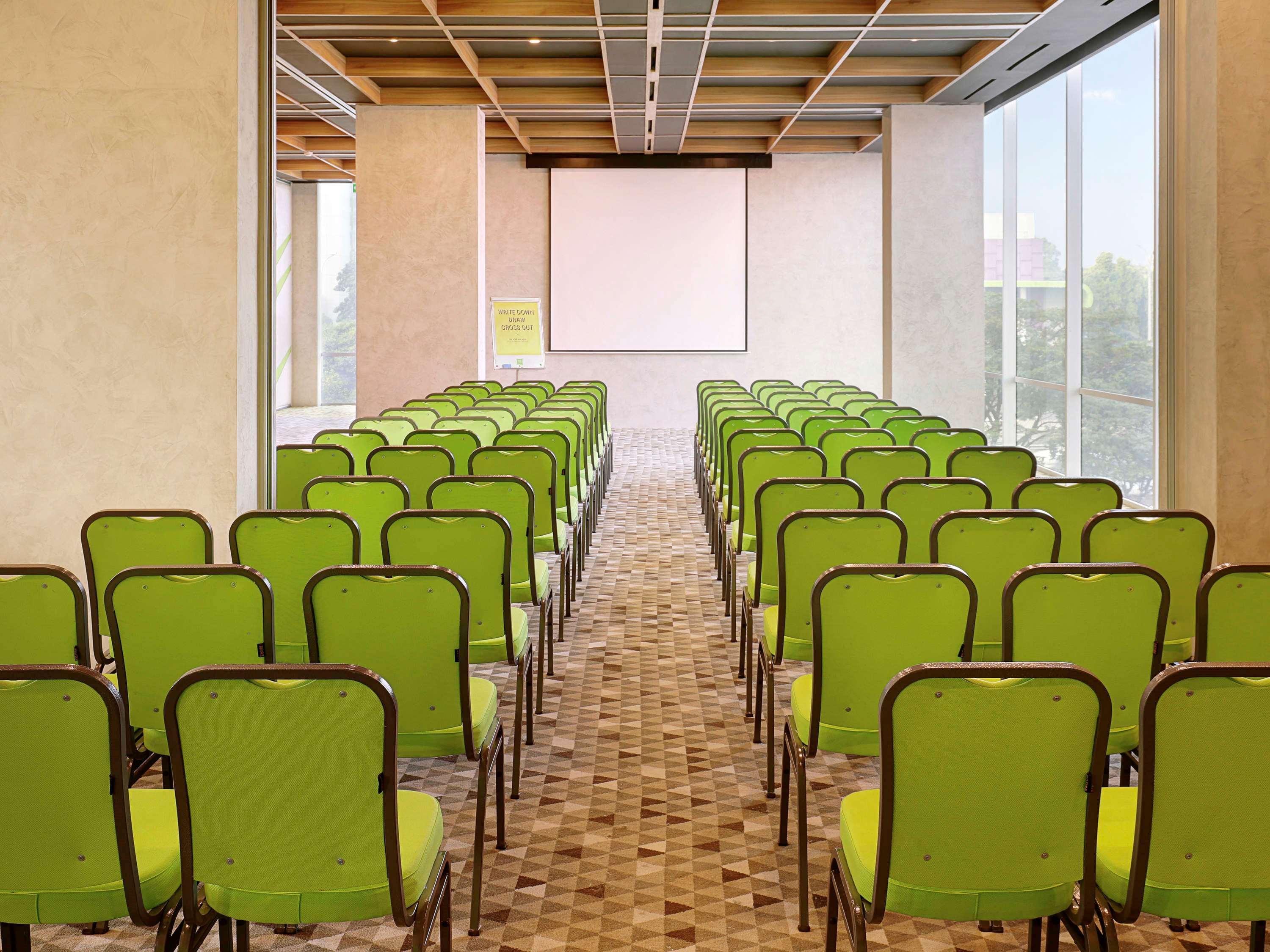 Ibis Styles Jakarta Simatupang Eksteriør bilde