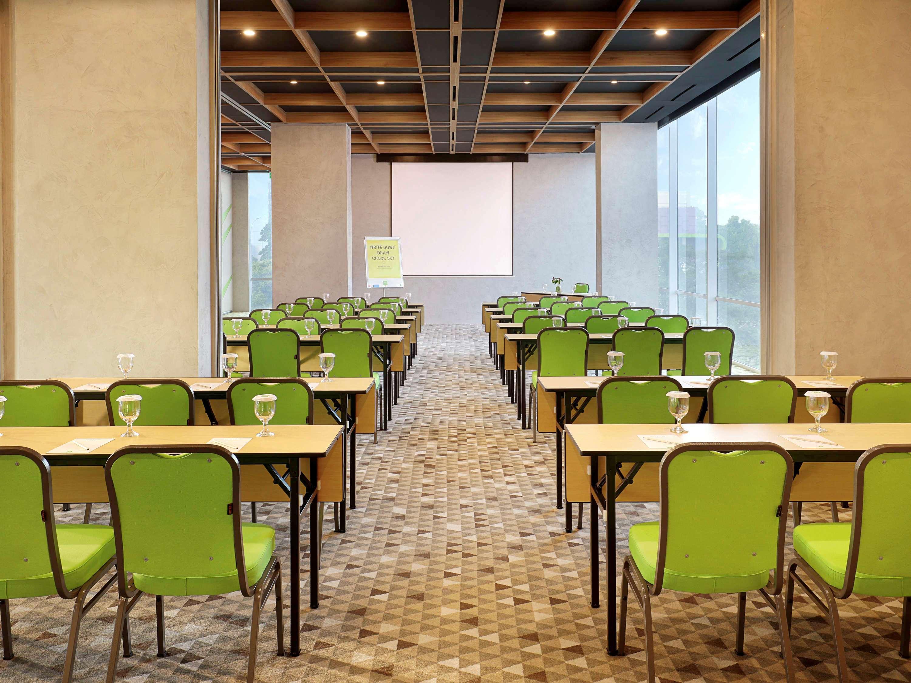 Ibis Styles Jakarta Simatupang Eksteriør bilde