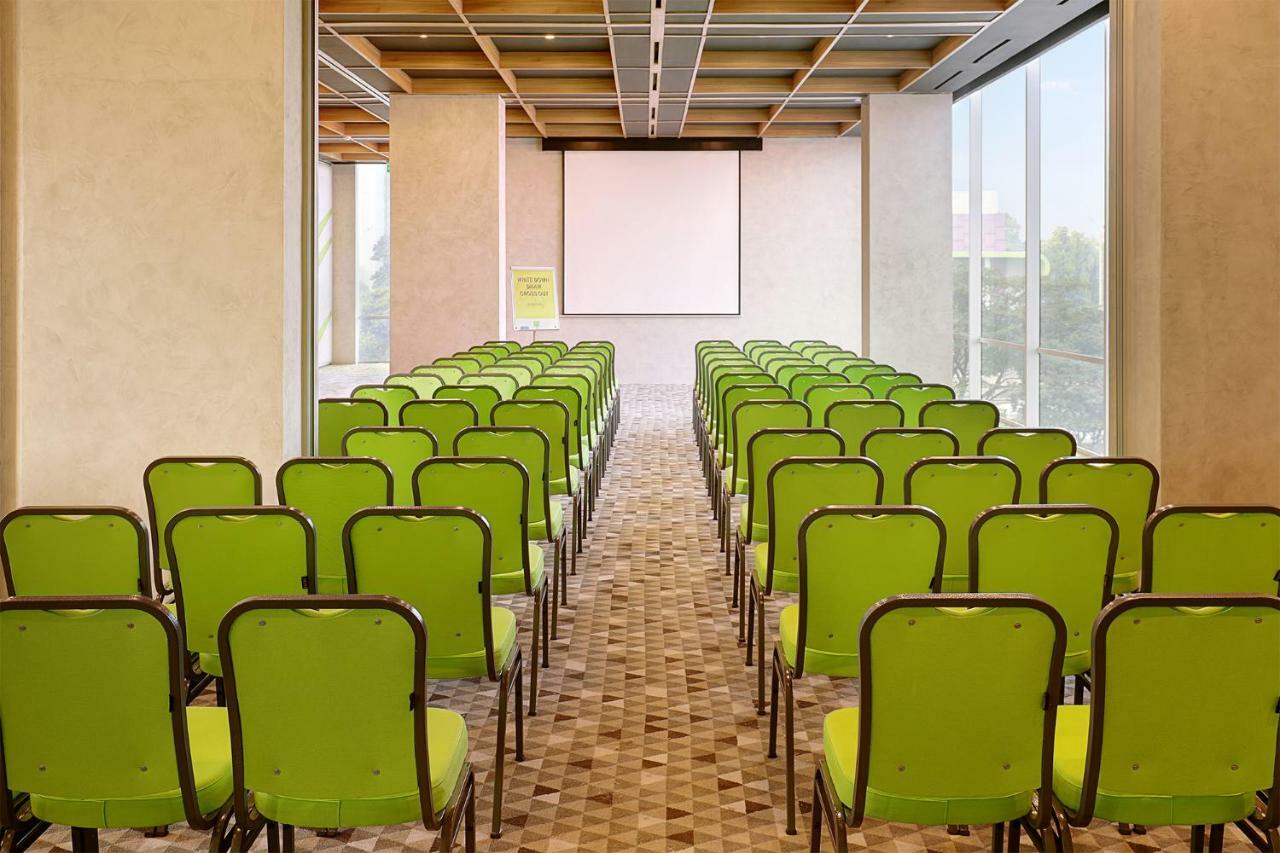 Ibis Styles Jakarta Simatupang Eksteriør bilde